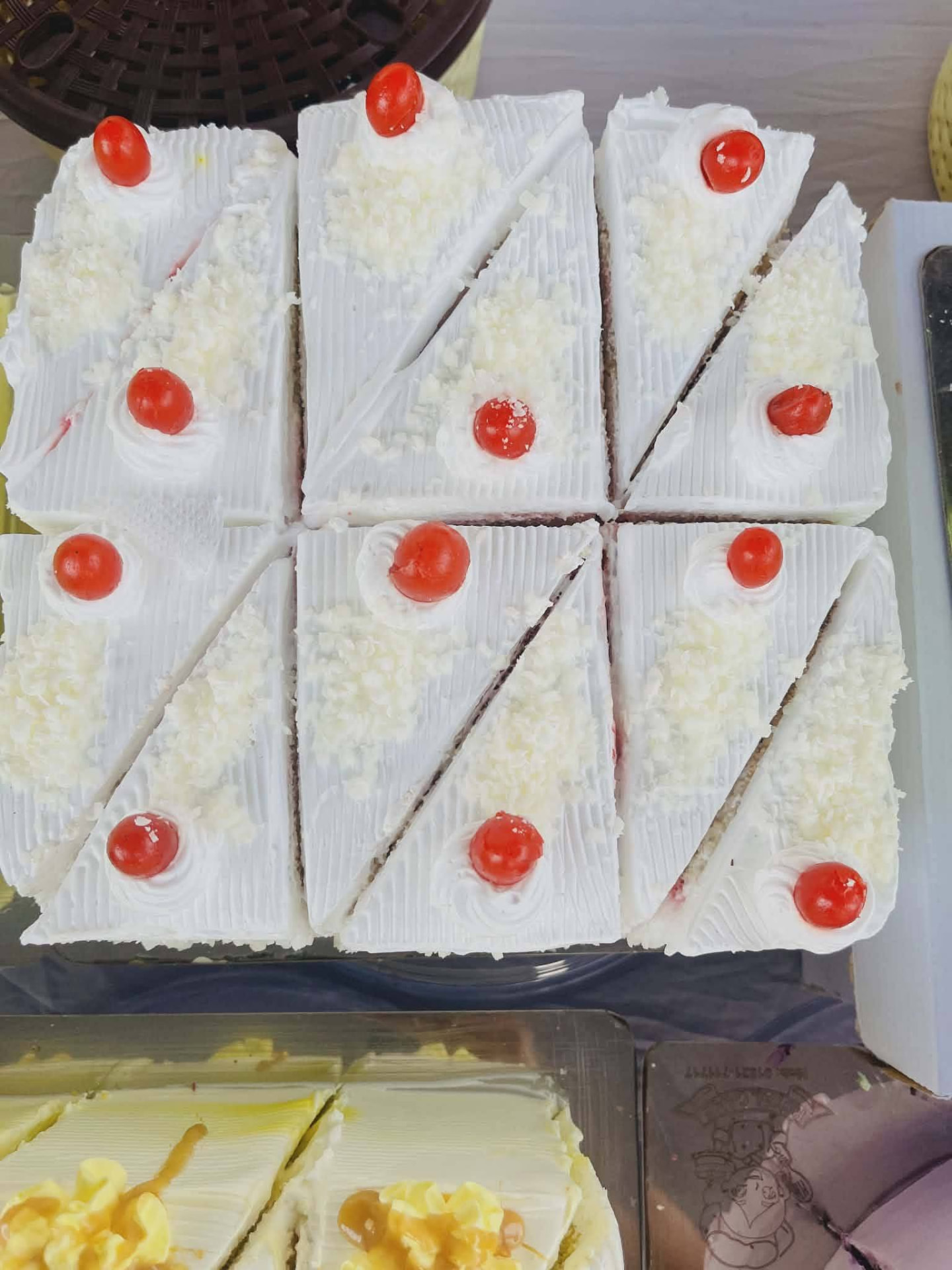 হোয়াইট ফরেস্ট কেক